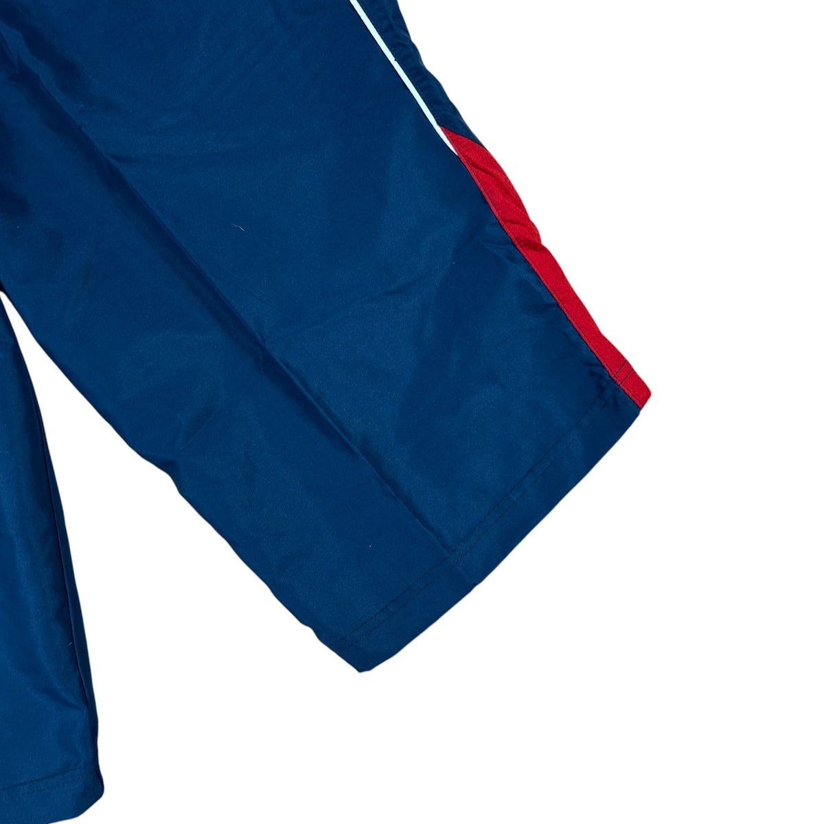 Vintage Reebok Chivas Guadalajara three-quarter training pants red side panel detail